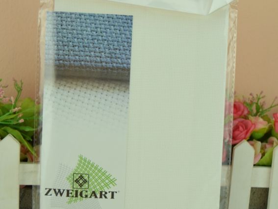 Zweigart 3326/101 Канва Aida extra fine 20ct. цвет 101молочний (36х33см)  Чарівна мить