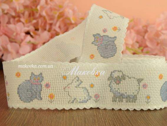 Канва Лента (бордюр) 6528 50 25, белая с рисунком Кот, заяц, овечка, 4,5 см, кант БЕЛЫЙ, 1 м