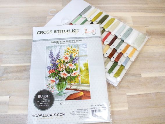 Набір для вишивання хрестиком BU4015 Квіти біля вікна , Лука-С