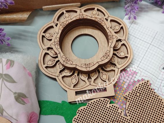 Набір для вишивання бісером гольнички FLK-477 Пташка з квіткою Wonderland Crafts (Чарівна Країна) на дерев'яній перфорованій основі