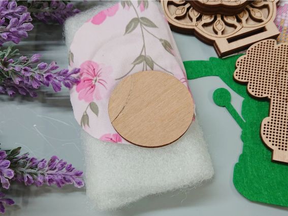 Набір для вишивання бісером гольнички FLK-477 Пташка з квіткою Wonderland Crafts (Чарівна Країна) на дерев'яній перфорованій основі