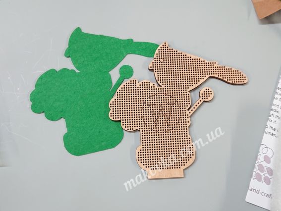 Набір для вишивання бісером гольнички FLK-477 Пташка з квіткою Wonderland Crafts (Чарівна Країна) на дерев'яній перфорованій основі