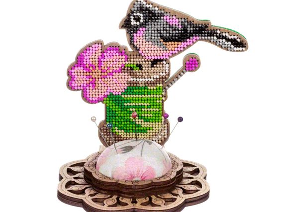 Набір для вишивання бісером гольнички FLK-477 Пташка з квіткою Wonderland Crafts (Чарівна Країна) на дерев'яній перфорованій основі