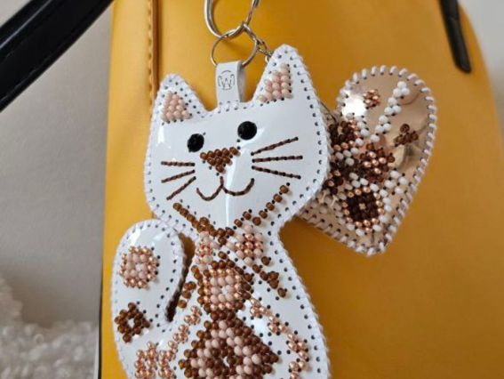 Обвіс для сумки Кошеня з серцем (біле) FLBB-180 Чарівна Країна Набір для вишивання бісером на штучній шкірі 