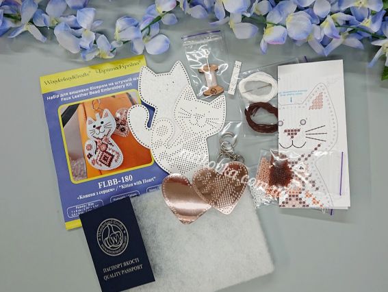 Обвіс для сумки Кошеня з серцем (біле) FLBB-180 Чарівна Країна Набір для вишивання бісером на штучній шкірі 