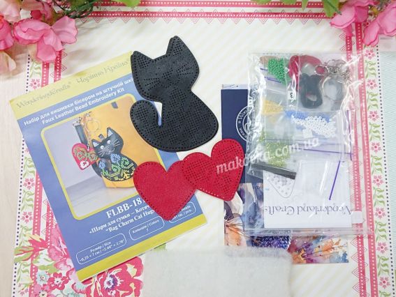 Обвіс для сумки Котячі обійми (чорне кошеня) FLBB-181 Чарівна Країна Набір для вишивання бісером на штучній шкірі 