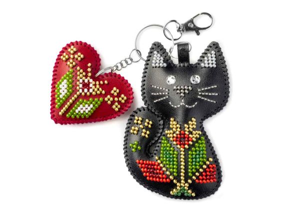 Обвес для сумки Кошачья нежность  (черный кот) FLBB-182 Волшебная Страна Набор для вышивания бисером на искусственной коже 