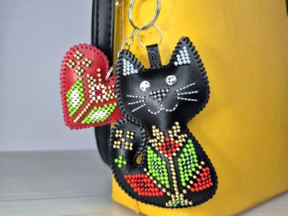 Обвес для сумки Кошачья нежность  (черный кот) FLBB-182 Волшебная Страна Набор для вышивания бисером на искусственной коже 