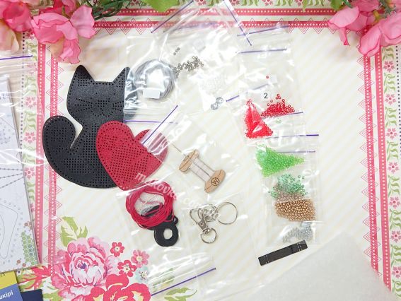 Обвіс для сумки Котяча ніжність (чорне кошеня) FLBB-182 Чарівна Країна Набір для вишивання бісером на штучній шкірі 