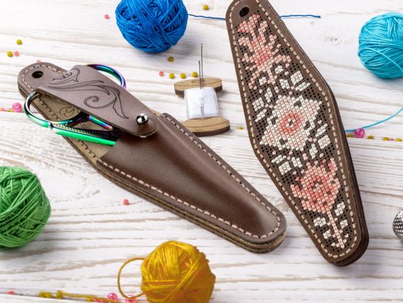 Чехол для ножниц Розовые мечты (орнамент) FLTL-073 Волшебная Страна Набор для вышивания нитками на искусственной коже 