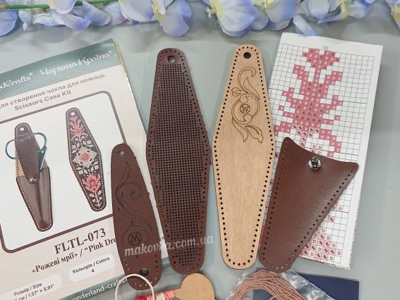Чехол для ножниц Розовые мечты (орнамент) FLTL-073 Волшебная Страна Набор для вышивания нитками на искусственной коже 