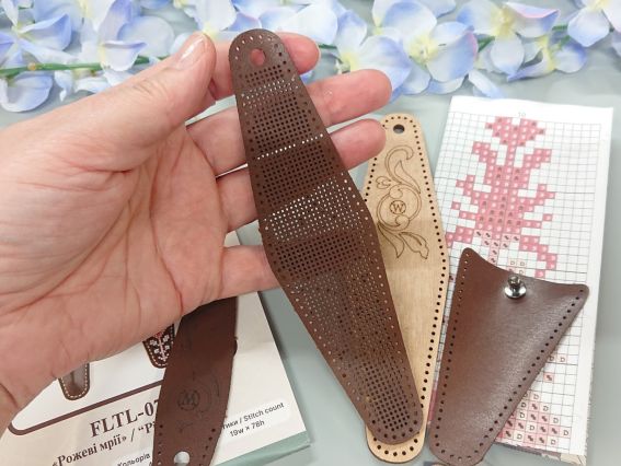 Чехол для ножниц Розовые мечты (орнамент) FLTL-073 Волшебная Страна Набор для вышивания нитками на искусственной коже 