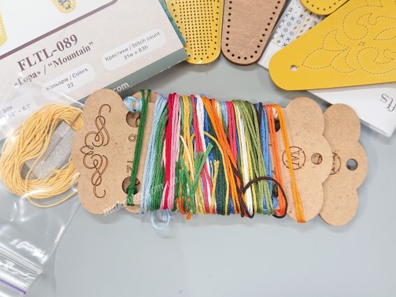 Чехол для ножниц Гора FLTL-089 Волшебная Страна Набор для вышивания нитками на искусственной коже 