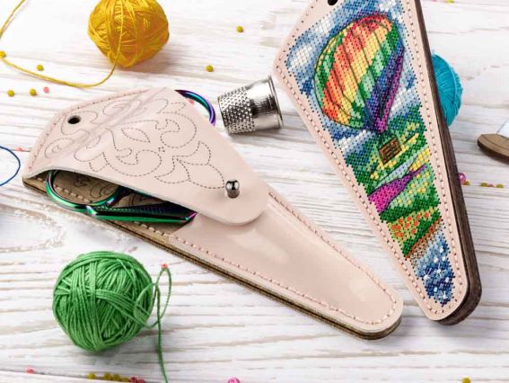 Набір для вишивання чохла для ножиць на штучній шкірі FLTL-092 Повітряна куля Wonderland Crafts (Чарівна Країна)