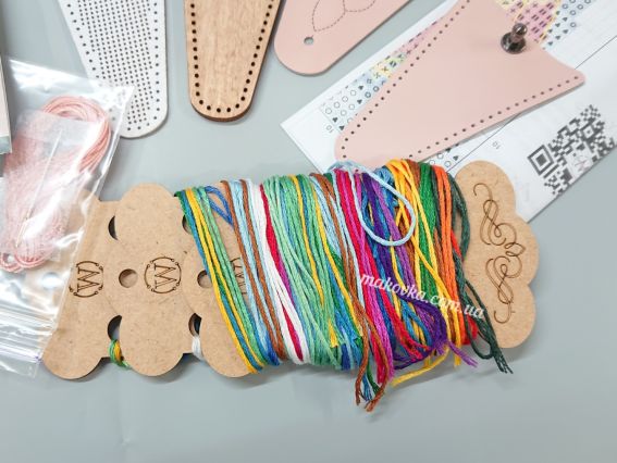 Набір для вишивання чохла для ножиць на штучній шкірі FLTL-092 Повітряна куля Wonderland Crafts (Чарівна Країна)