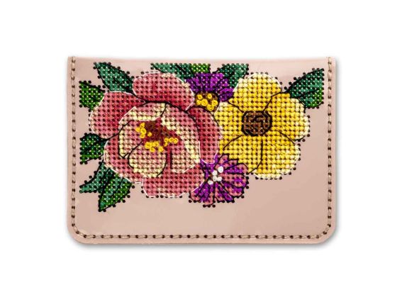 Набір для вишивання на штучній шкірі Обкладинка на ІД-паспорт Рожевий колір FLHL-098 квіти Wonderland Crafts (Чарівна Країна)