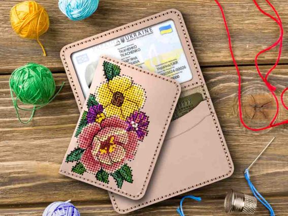 Набір для вишивання на штучній шкірі Обкладинка на ІД-паспорт Рожевий колір FLHL-098 квіти Wonderland Crafts (Чарівна Країна)