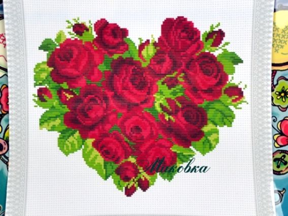 Готовая подушка под вышивку Сердце из роз, К1035, Диамантовые ручки