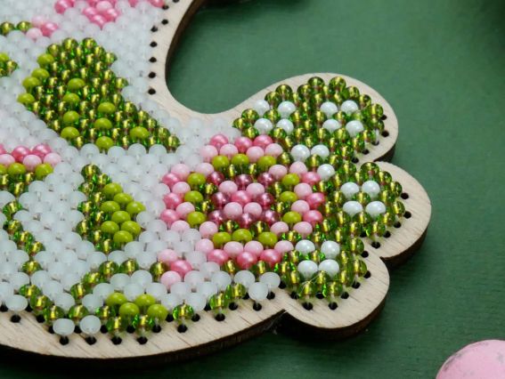 Набор для вышивания бисером пасхальной игрушки на деревянной основе Курочка-Веснянка D-11 Кольорова