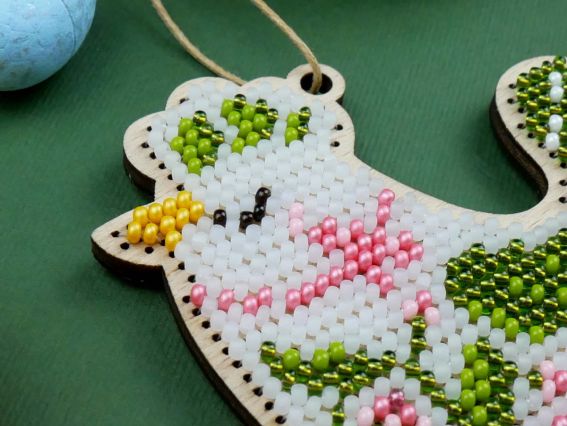 Набор для вышивания бисером пасхальной игрушки на деревянной основе Курочка-Веснянка D-11 Кольорова