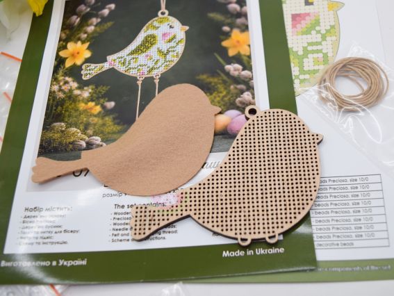 Набор для вышивания бисером пасхальной игрушки на деревянной основе «Весенняя птичка» D-07 Кольорова