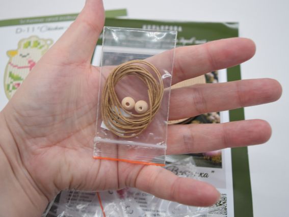 Набор для вышивания бисером пасхальной игрушки на деревянной основе Курочка-Веснянка D-11 Кольорова