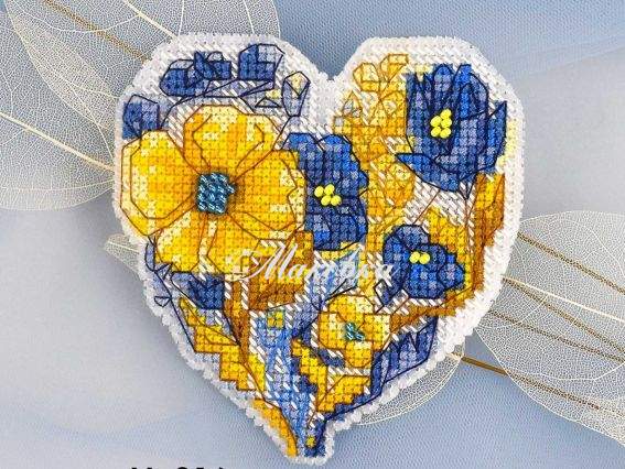 Магніт М-016 Серце патріота, вишивка нитками, Кольорова Магніт М-016 Серце патріота, вишивка нитками, Кольорова