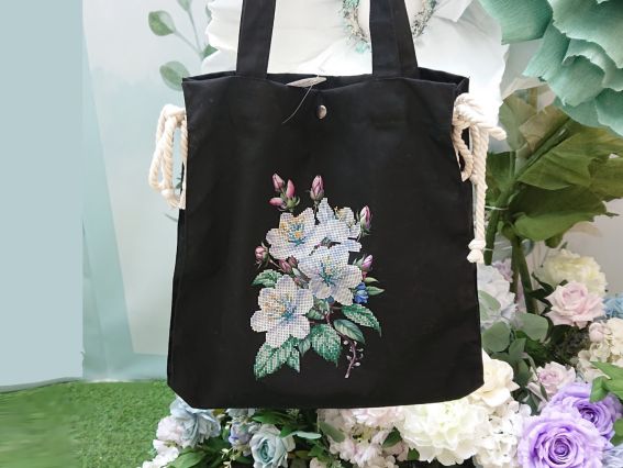 Сумка під вишивку пошита ШП-1-074 Квіти шипшини , чорна, Кольорова Сумка під вишивку пошита ШП-1-074 Квіти шипшини , чорна, Кольорова