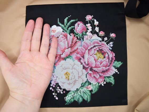 Пошита Эко-Сумка , шопер з малюнком під вишивку Розкішні Півонії ШП-2-077 Кавовий з чорною кишенею, Кольорова