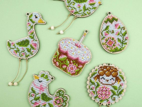 Набор для вышивания бисером пасхальной игрушки на деревянной основе «Весенняя птичка» D-07 Кольорова