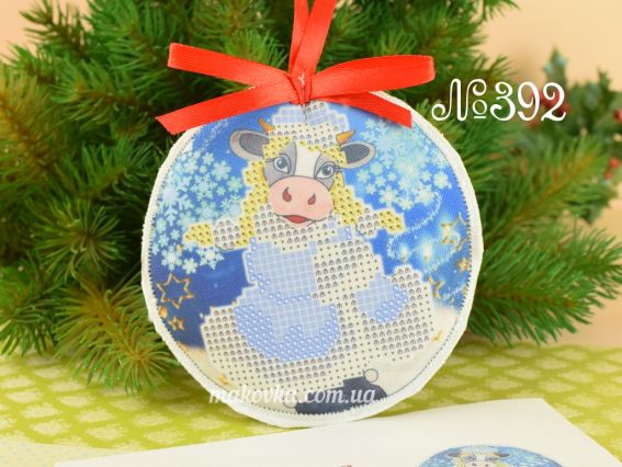 Игрушка на елку №392 Коровка - снегурочка, Красуня, овальная пошитая заготовка для вышивания Игрушка на елку №392 Коровка - снегурочка, Красуня, овальная пошитая заготовка для вышивания