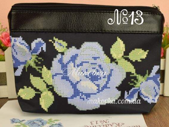 Косметичка пошитая, кожзам №13, черная, Синяя роза, ТМ Красуня 15х23 см Косметичка пошитая, кожзам №13, черная, Синяя роза, ТМ Красуня 15х23 см