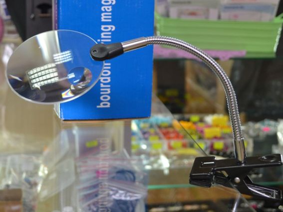 Лупа MG-15122-2 з гнучким тримачем і затискачем для вишивки