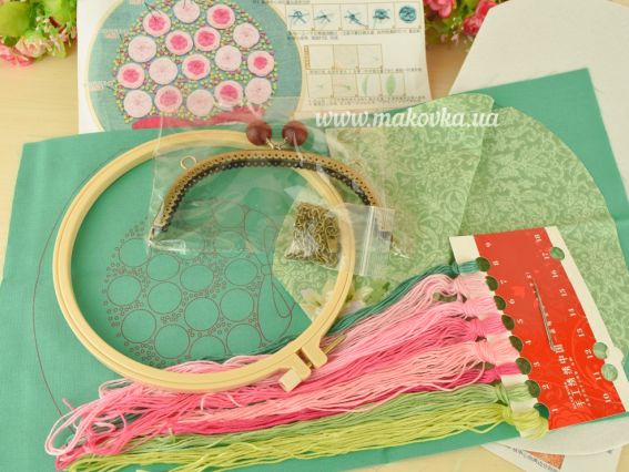 Набір для творчості Клатч з фермуаром В-04 Троянди на м'ятному, 16.5 * 20 см 