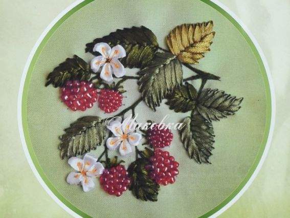 Малина в круге ВЛ-Н-1075, вышивка атласными лентами, Шелковый сад