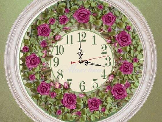 Часы Розовый венок (атлас.) ВЛ-Н-1101, вышивка атласными лентами, Шелковый сад Часы Розовый венок (атлас.) ВЛ-Н-1101, вышивка атласными лентами, Шелковый сад