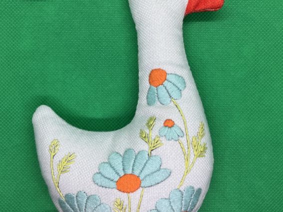 Набор для вышивания нитками декоративными швами игрушек М-0339 Гусочки, 2шт ВДВ