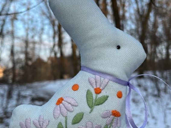 Набор для вышивания нитками декоративными швами игрушек М-0343 Зайчики, 2шт ВДВ