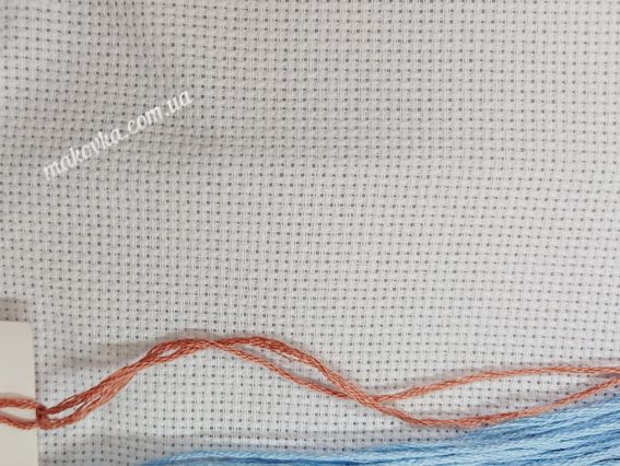 Біла канва Aida 16 з чітким переплетенням ниток — якісна основа, що входить до складу набору для вишивки VDV.