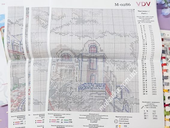  Розгорнута паперова символьна схема з ключем і переліком номерів кольорів ниток для вишивки.