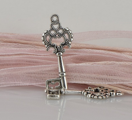Подвеска (шармик) Ключ ажурный №6, цвет античное серебро, 1 шт