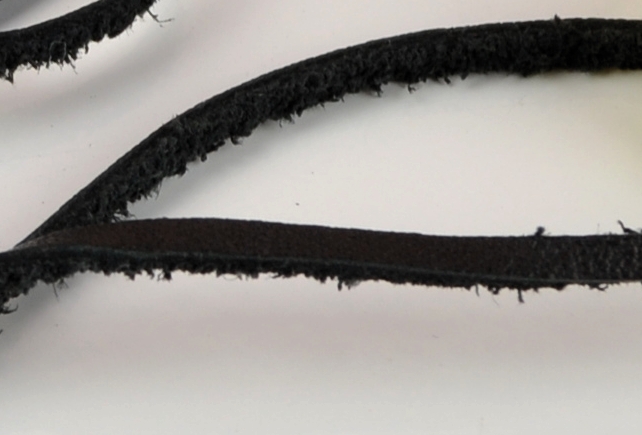 Кожаный шнур 75 см толщиной 3 мм, для  кулонов, 1 шт черный