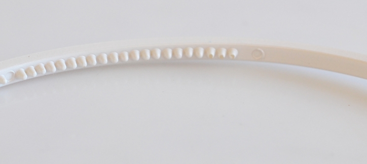 Обруч 4 мм пластиковый с зубчиками, белый, 1 шт