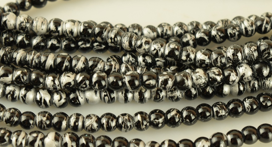 Бусины ЗЕБРА стеклянные, шар 4 мм, Черные с серебром 1 низка