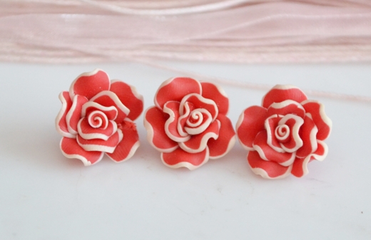 Бусина из полимерной глины №17 Цветок Роза, 17,5 мм, красная с белой каймой