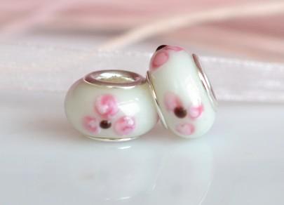 Бусина Пандора-стиля Lampwork №155 белая с розовыми цветами