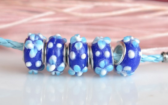 Бусина Пандора-стиля Lampwork №30 синяя с голубыми цветами