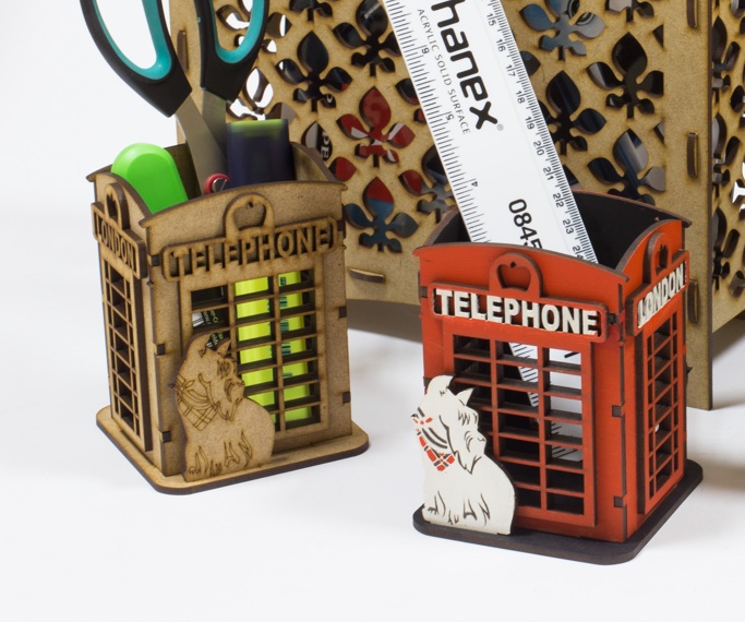 Подставка для ручек (стакан) Телефонная будка (две собаки) PEN001-2, МДФ, 8,3х11х8,3 см, ТМ Zabava