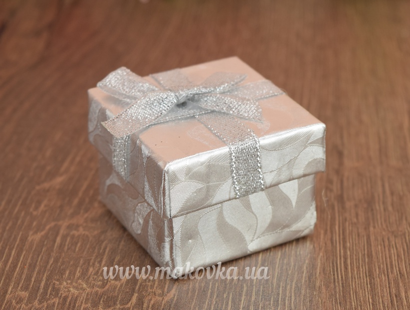 Подарочная коробочка для кольца №02 Квадратная 5х5х3,5 см, с бантиком, серебряная