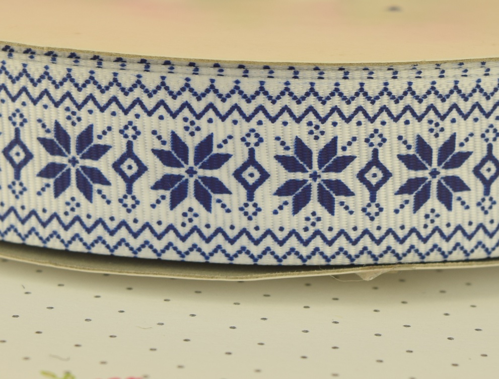 Репсовая лента 25 мм №54 белая с синим украинским орнаментом, 1 м